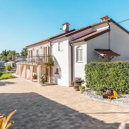 Alma Villa