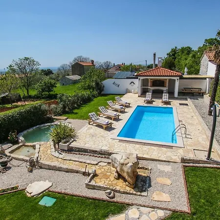Alma Villa *