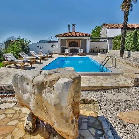 Alma Villa *