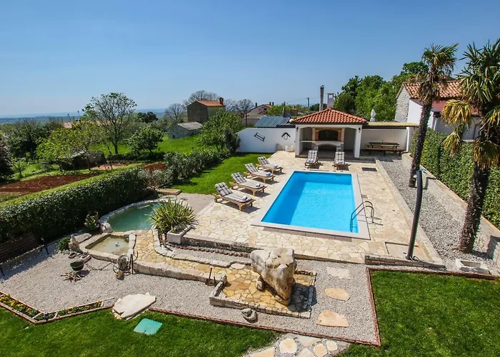 Alma Villa *