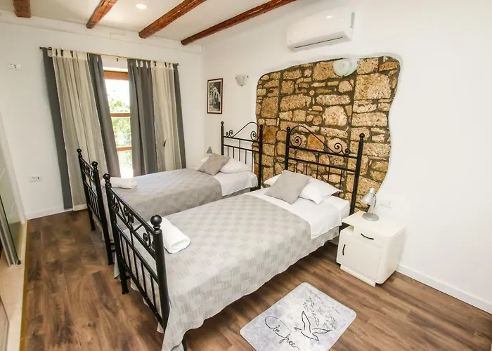 Alma Villa *