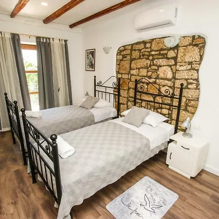 Alma Villa *