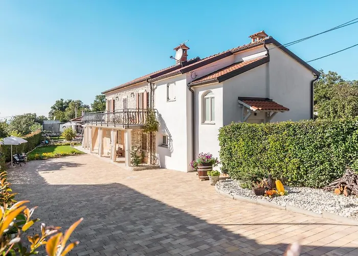Alma Villa