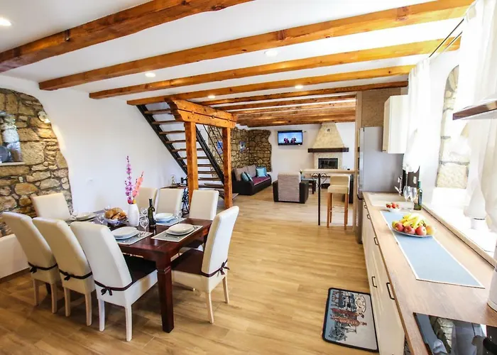 Alma Villa *